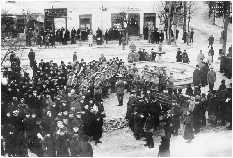 Jews assembled in the Market sq in Bialystok